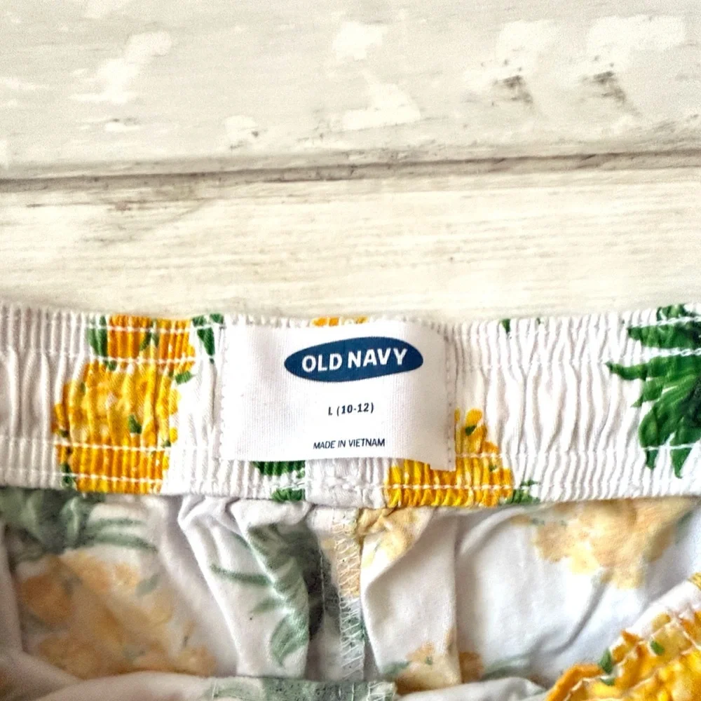 Old Navy 10/12 Girls Summer Fruit Print Shorts Pineapple White Size Large 10 12